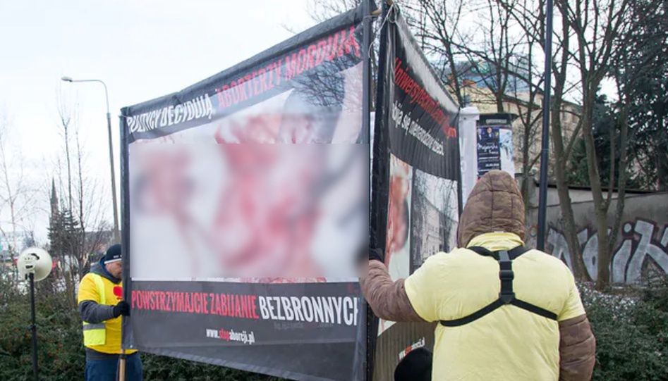Kraków. Fundacja Pro - Prawo do Życia modli się o powstrzymanie aborcji pod szpitalem