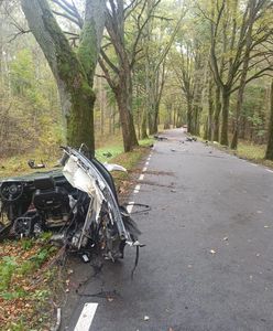 Tragedia pod Olsztynem. Samochód roztrzaskał się na kilka części