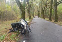 Tragedia pod Olsztynem. Samochód roztrzaskał się na kilka części