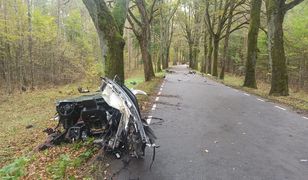 Tragedia pod Olsztynem. Samochód roztrzaskał się na kilka części