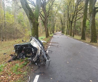 Tragedia pod Olsztynem. Samochód roztrzaskał się na kilka części