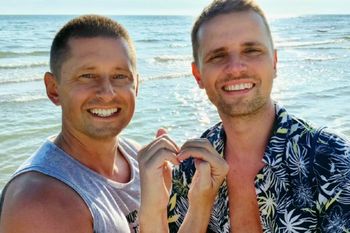 Zobaczył ich zdjęcie podczas kolędy. Aktywiści LGBT o słowach księdza