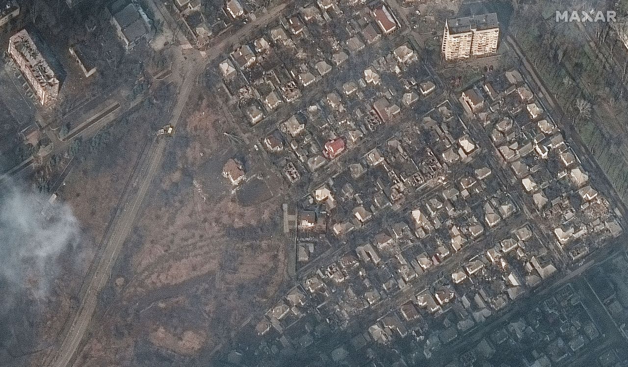 Mariupol. Naloty co pół godziny. "Armagedon, który zorganizowały wojska Rosji"