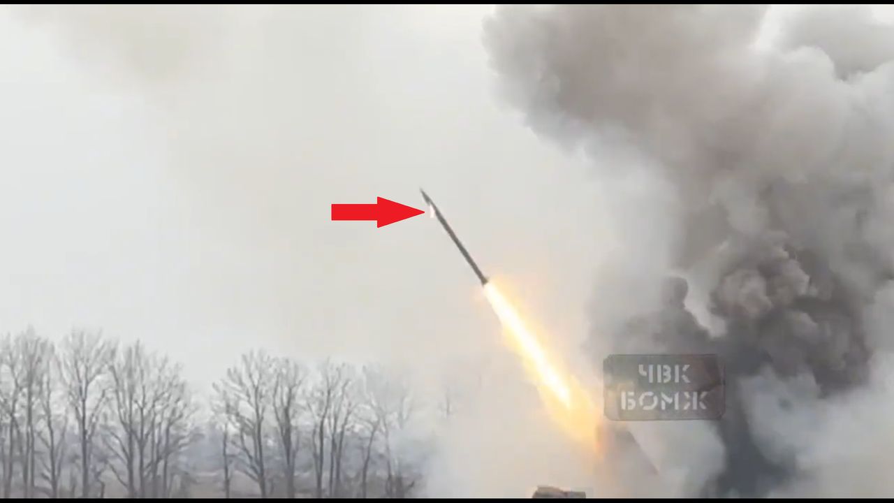 Ukraiński system BM-30 Smiercz odpalający bardzo rzadkie pociski Wilcha-M.