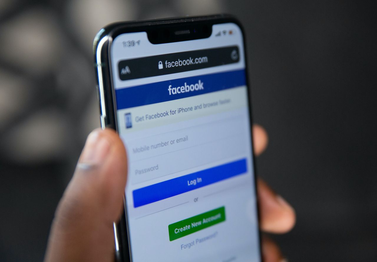 Facebook oskarża swojego pracownika 