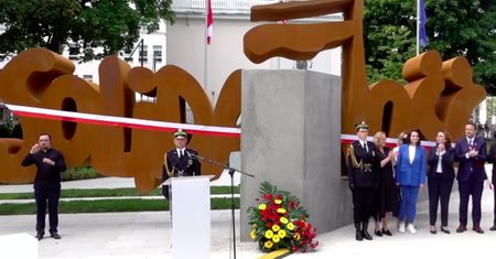 Warszawa. Ukradziona "Solidarność". Pomnik do prokuratury