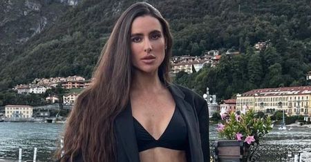 Celia Jaunat PRĘŻY MUSKUŁY, nagrywając się w lustrze: "Team długie mięśnie". Fajnie? (FOTO)