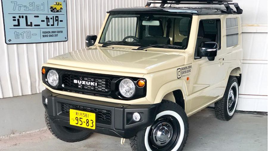 Nowe Jimny budzi uśmiech na twarzy każdego fana motoryzacji.