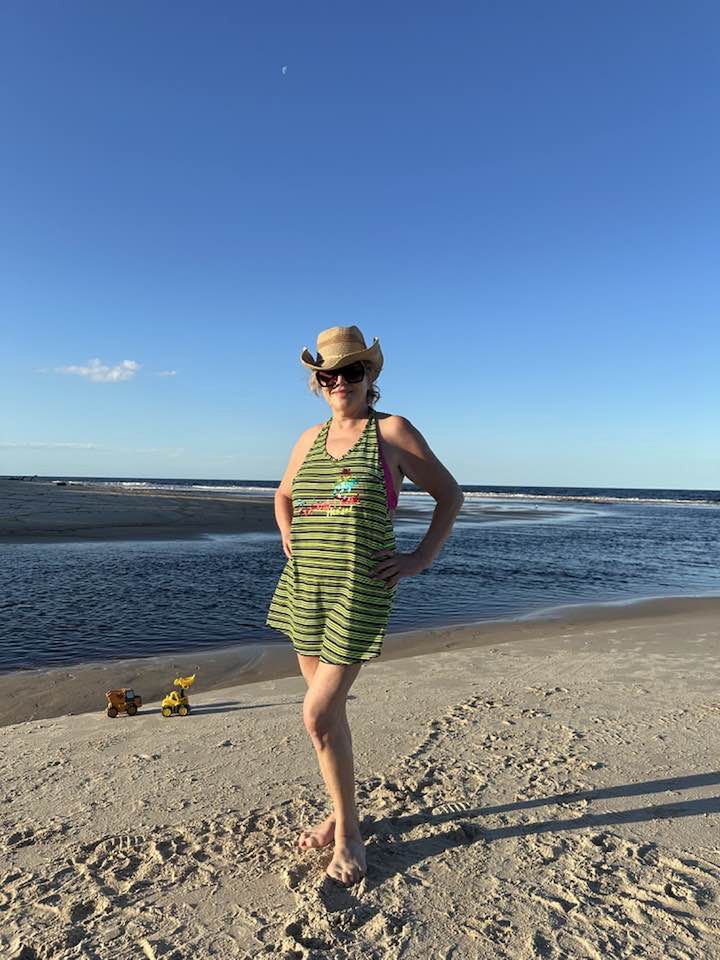 Danuta Martyniuk na plaży w Australii