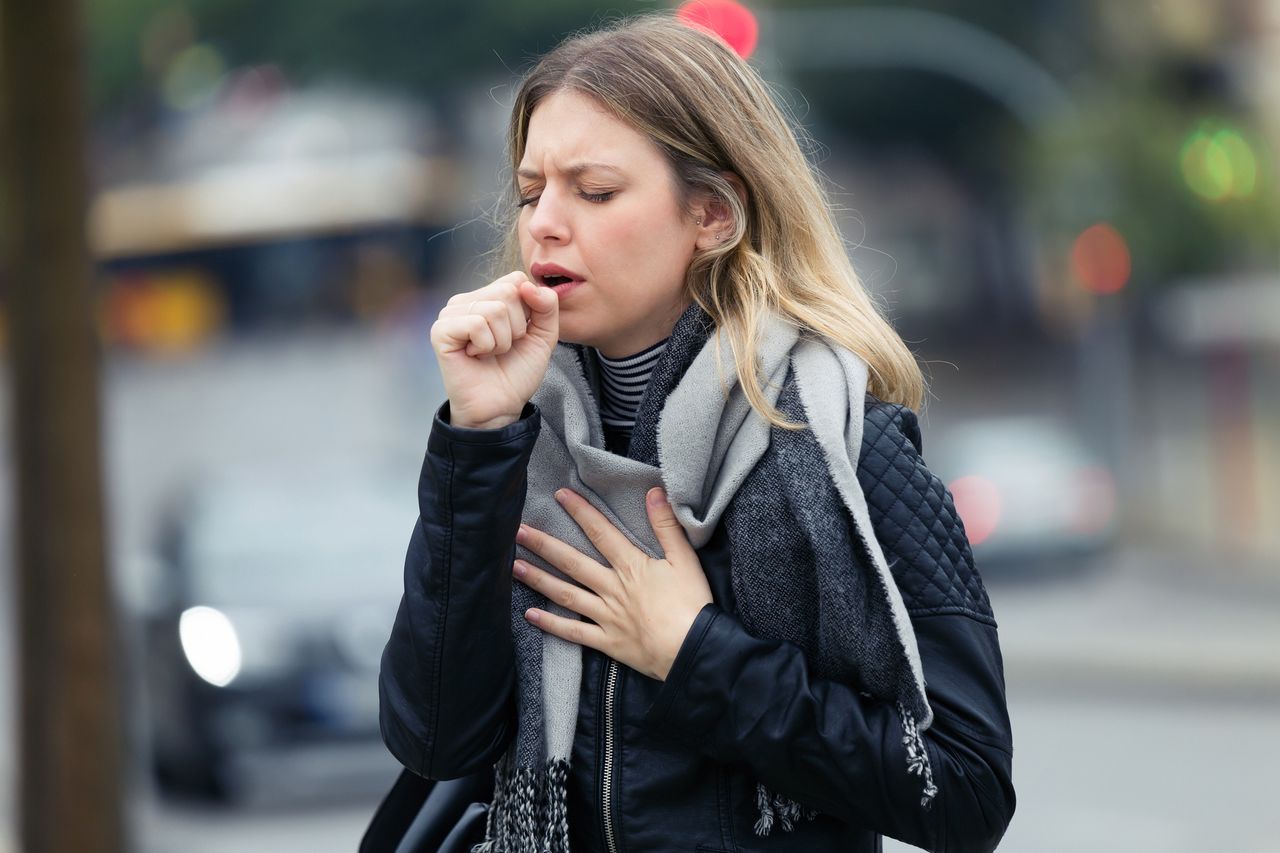 Illness young woman coughing in the street.
Shot of illness young woman coughing in the street.
nensuria