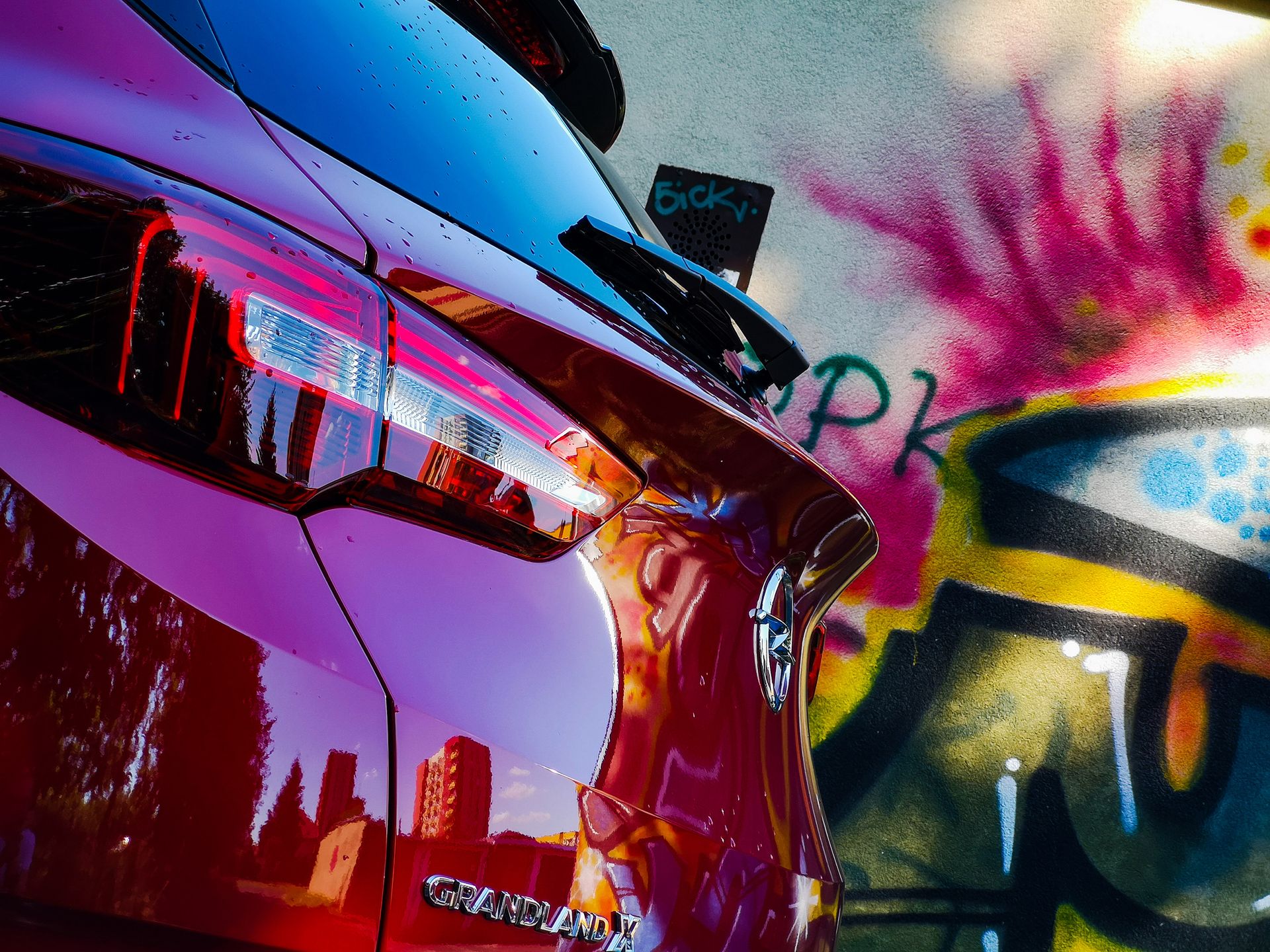 Opel Grandland X Hybrid4: Napęd hybrydowy, system odzyskiwania energii oraz wsparcie kierowcy 13