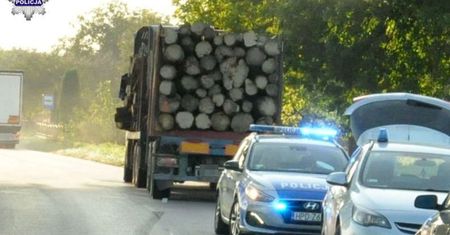 Zubowice. Ładunek spadł z ciężarówki na rowerzystę. Wypadek pod Zamościem