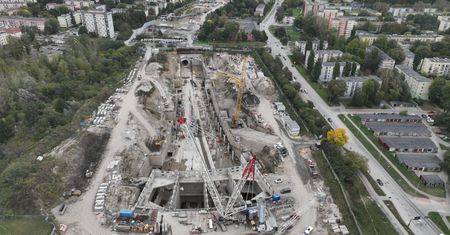 "Wielki kret" stoi od miesięcy. Wykonawca wskazuje na wyższe koszty