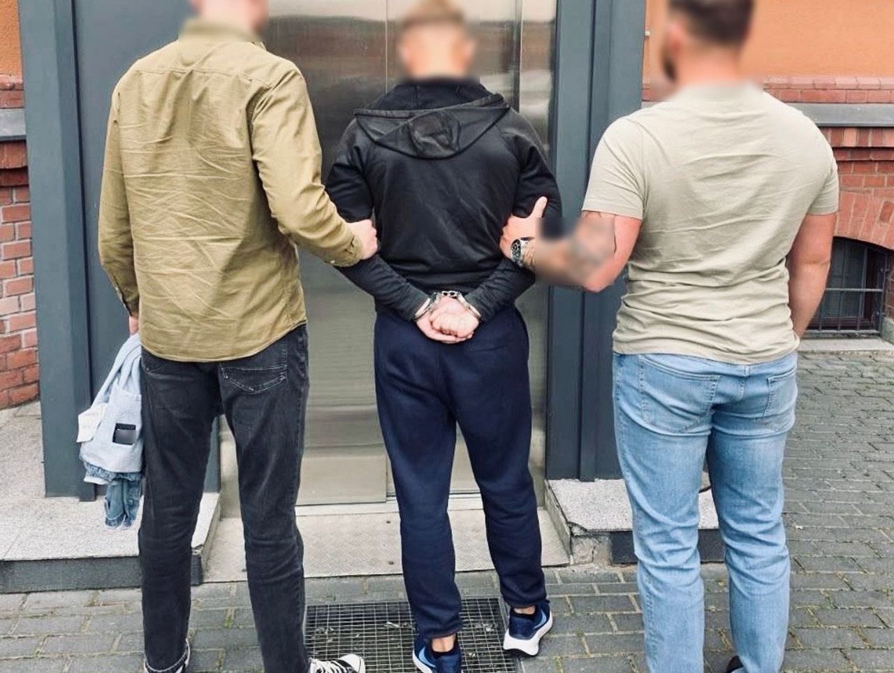 Poznań: 23-latek brutalnie zaatakował dwóch mężczyzn. Jeden stracił wzrok, drugi ma złamaną żuchwę