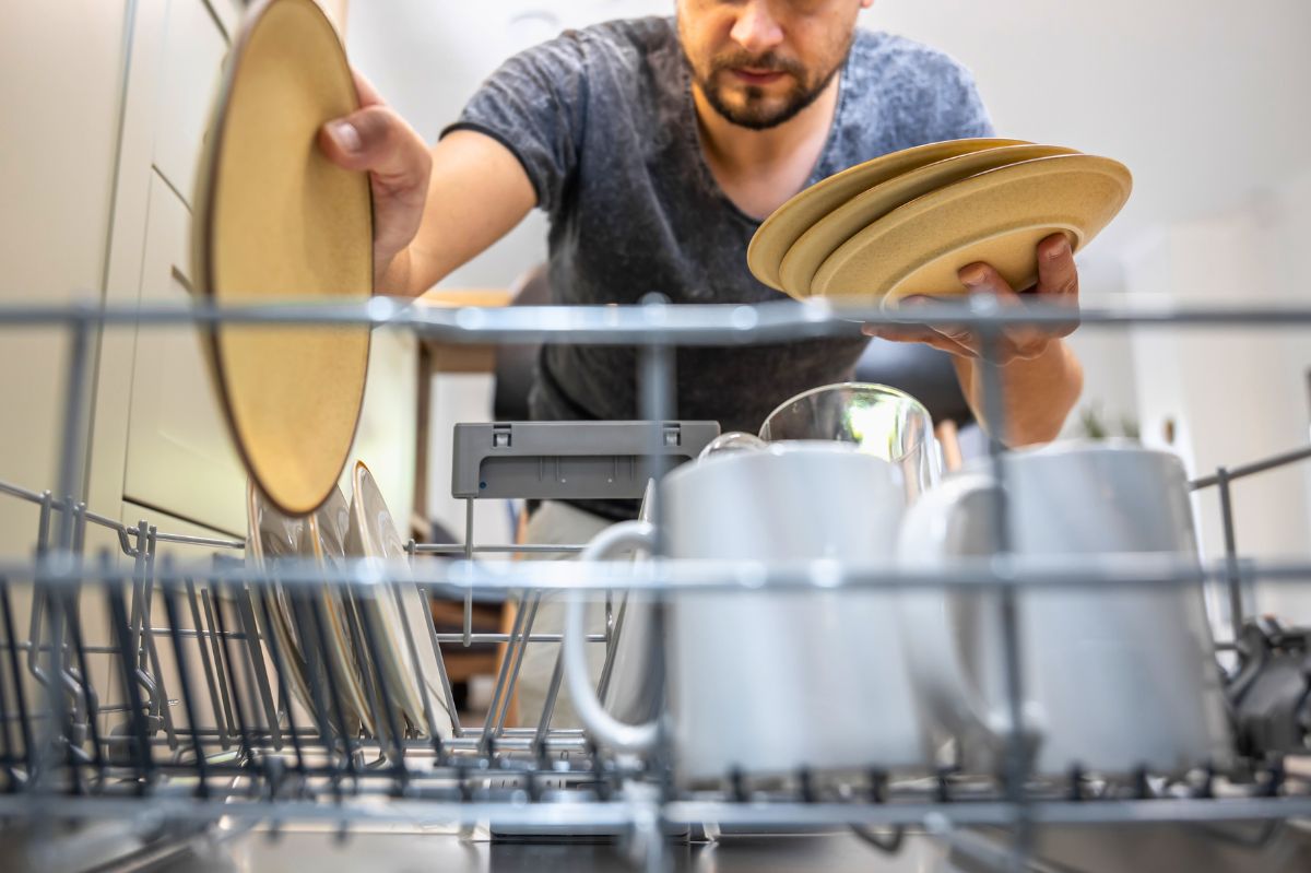 The dishwasher will clean the dishes using household remedies.