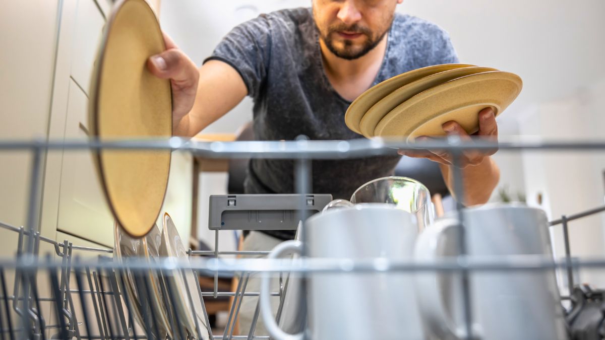 Zmywarka domyje naczynia, dzięki domowym środkom 