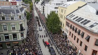 Pogrzeb króla Norwegii Haralda V. Tłumy na ulicach