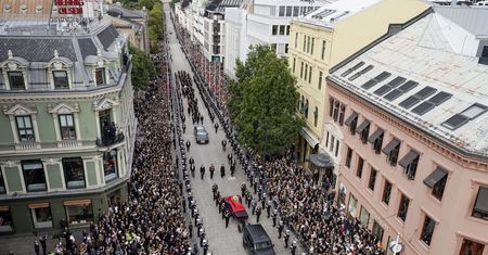 Pogrzeb króla Norwegii Haralda V. Tłumy na ulicach