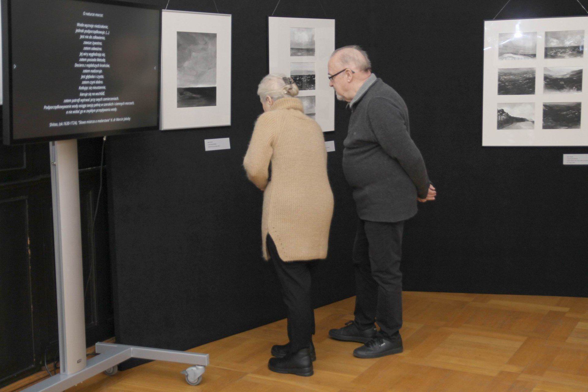 Wystawa &#34;Pejzaże Bałtyckie&#34; autorstwa Agaty Jóźwiak w Sali Mieszczańskiej w Chełmnie