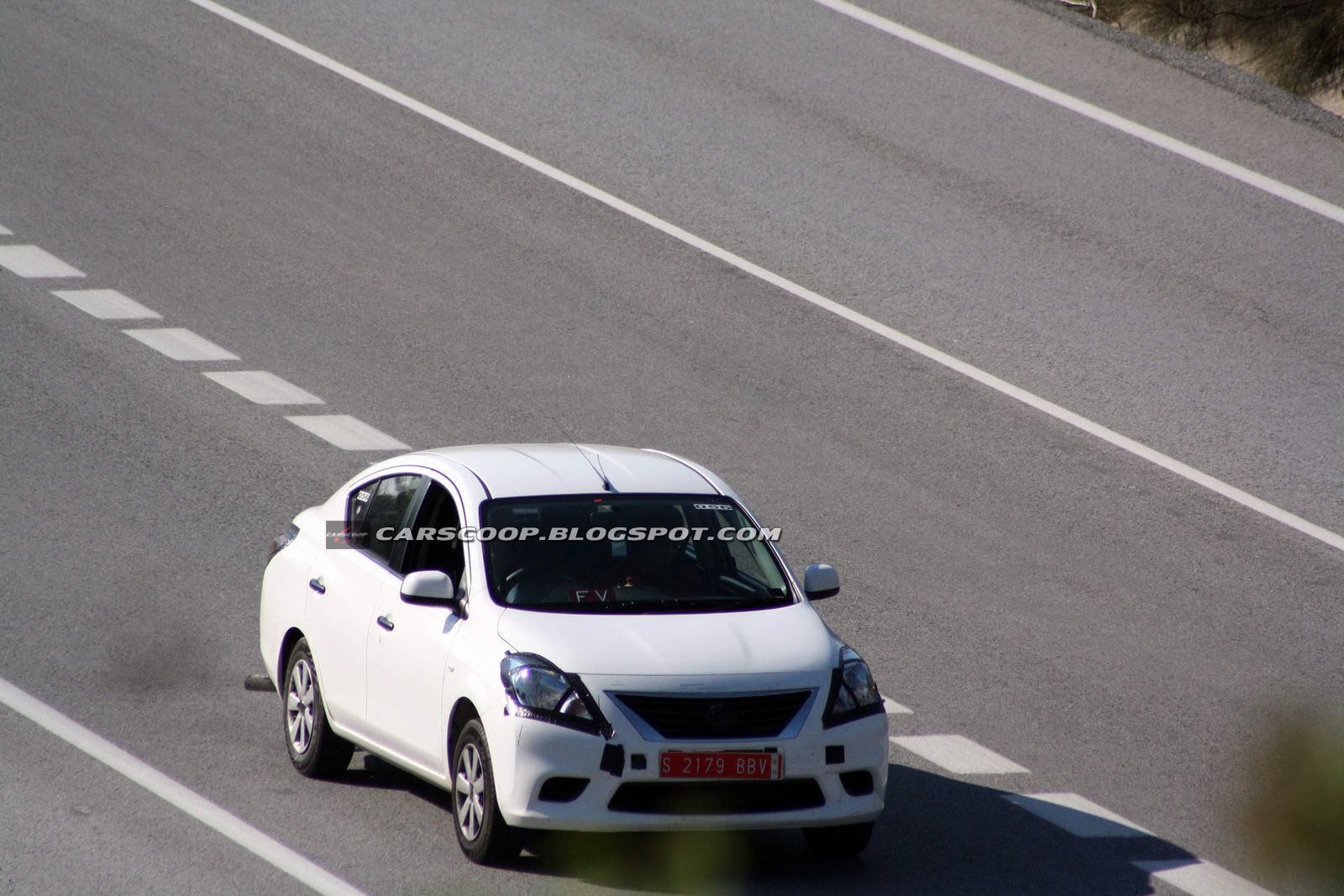 Nissan Sunny/Versa 2012
