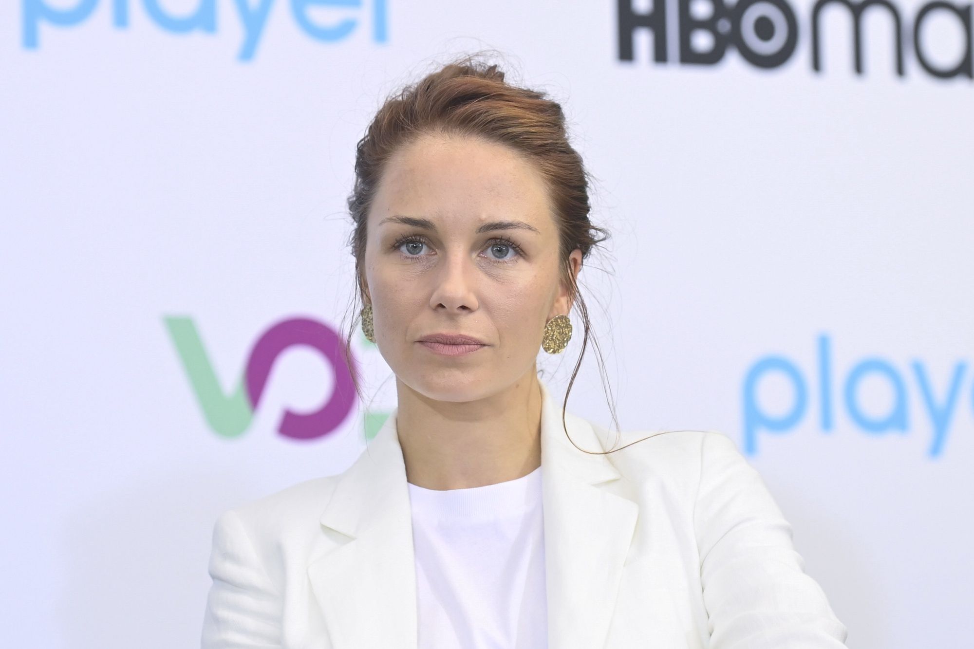 scena z: Katarzyna Wajda, SK:, , fot. Niemiec/AKPA
damskie, Dwa Brzegi, festiwal, Festiwal Filmu i Sztuki Dwa Brzegi, kobieta, lipiec 2023, portret, kolczyki duże, Katarzyna Wajda
