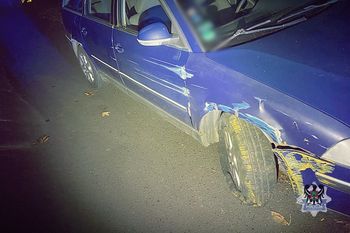 "Rozbiła auto na barierkach i próbowała odejść. Miała 2,21 promila, pasażer groził świadkom".