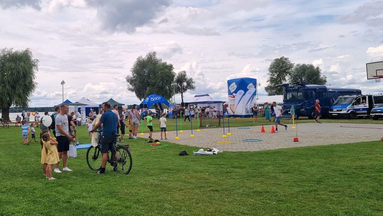 Piknik promujący program "Rodzina 800+" w Zbąszyniu