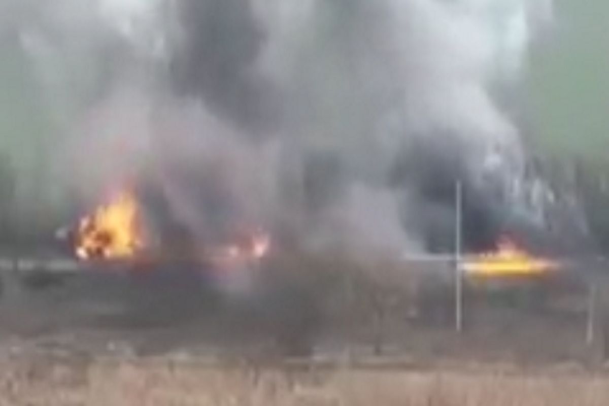 Ukraińcy w akcji. Rosyjska kolumna zajęła się ogniem