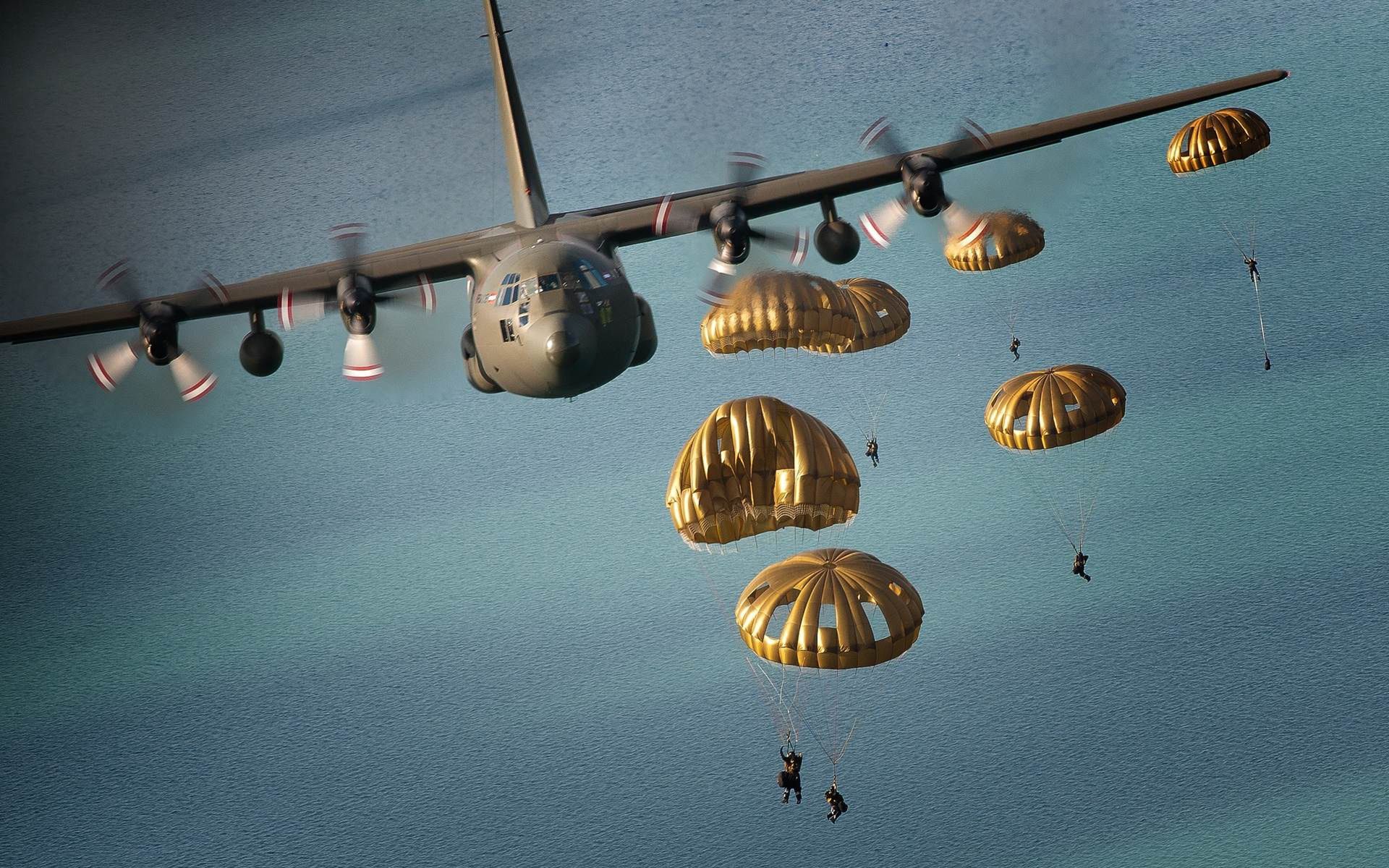 Desant żołnierzy Jagdkommando z samolotu C-130 Hercules