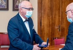 Koronawirus. Prof. Krzysztof Simon wyróżniony medalem. Nagroda za walkę z pandemią