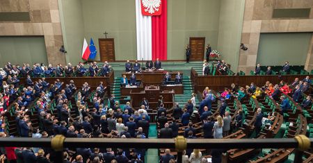 Gorący dzień w Sejmie. Tematem m.in. Białoruś i koronawirus. Burza wokół ustawy ws. bezkarności urzędników i podwyżek dla posłów
