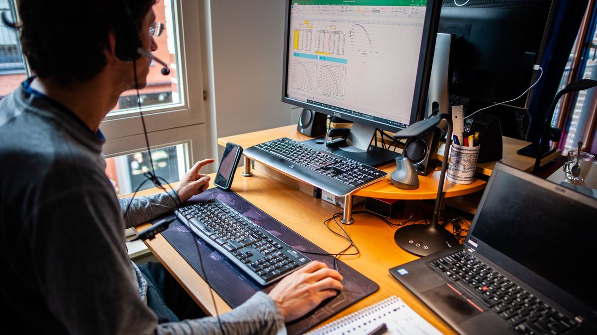 Zarabianie w internecie – jakie są popularne zawody bez wychodzenia z domu? 