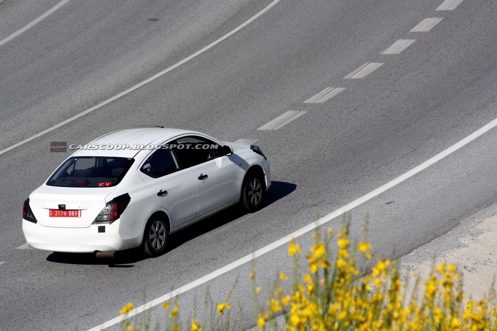 Nissan Sunny/Versa 2012