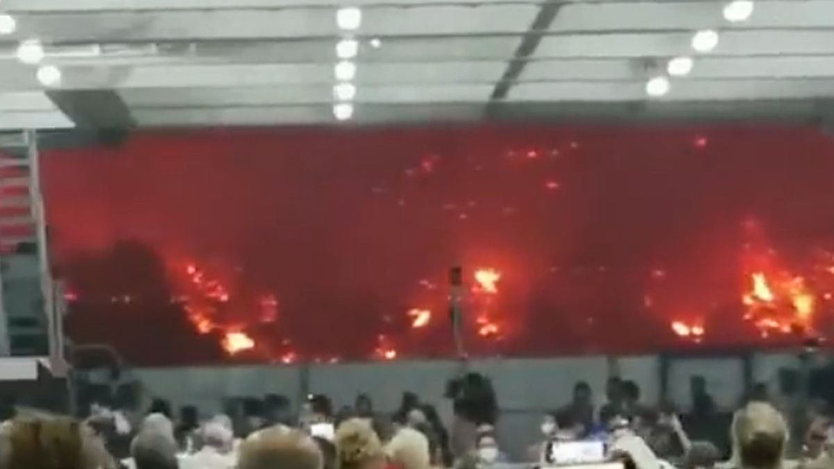 Turyści uciekają z greckiej wyspy Eubea