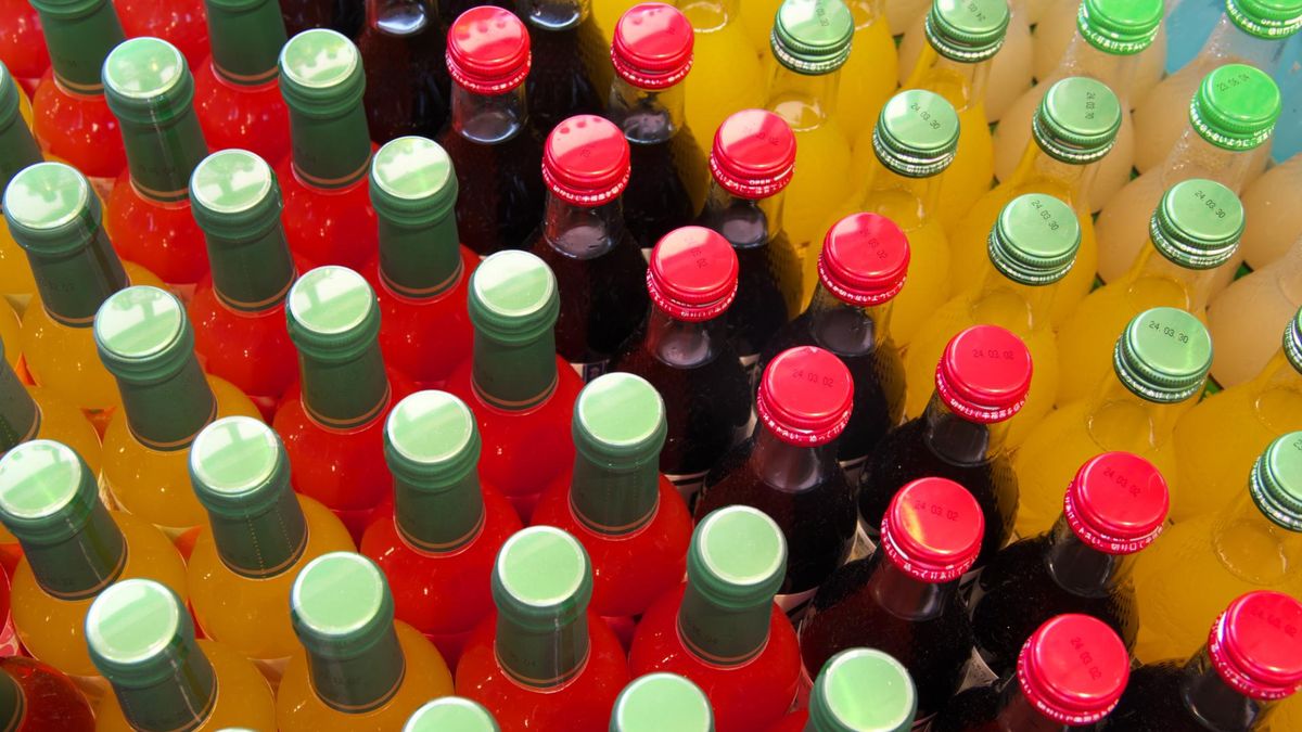 Międzynarodowe badania opublikowane w "Nature Medicine" ujawniają, że wzrost spożycia napojów słodzonych przyczynia się do zwiększenia liczby przypadków cukrzycy i chorób sercowo-naczyniowych