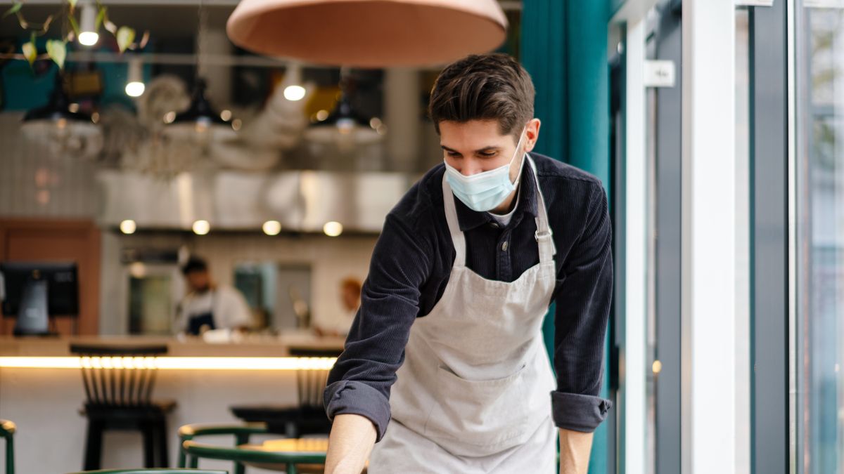 W niektórych krajach za brak maski musimy zapłacić nawet 1400 zł 