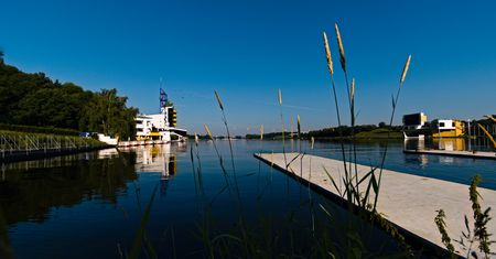 Jezioro zmieniło się w "suchy krater". Oto co znaleziono na dnie