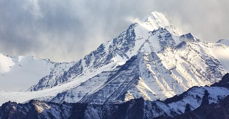 Dramat w Nepalu. Lawina pod Mount Everest i zaginieni himalaiści