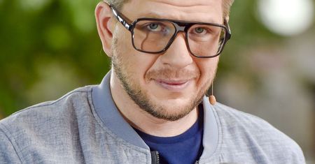"Dzień Dobry TVN". Dziwaczna sytuacja i konsternacja Chajzera. "Przegrałeś zakład?"