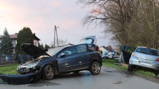 Zaborze: 17-latek bez prawa jazdy doprowadził do groźnego wypadku