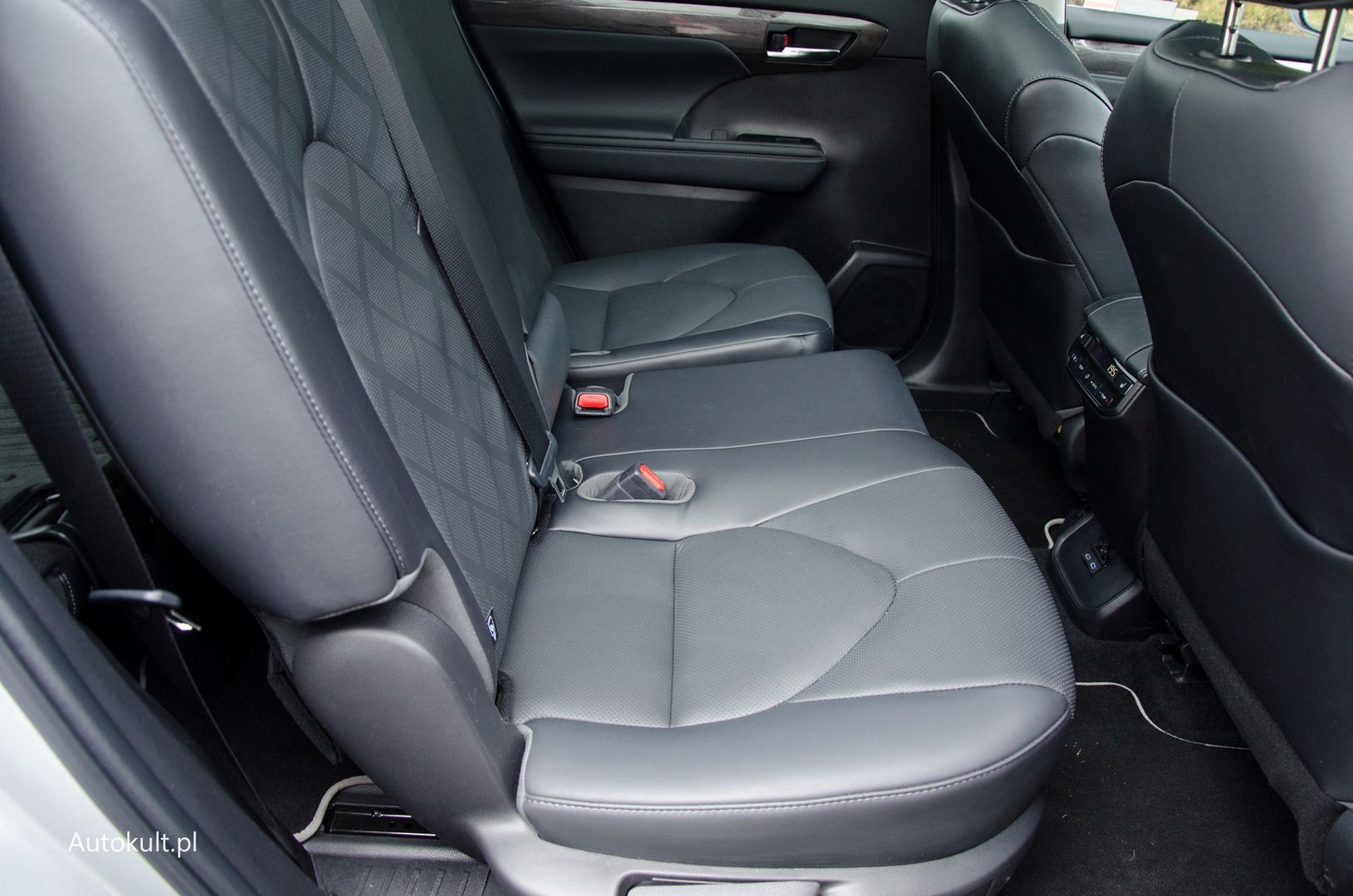 Ford Explorer vs. Toyota Highlander