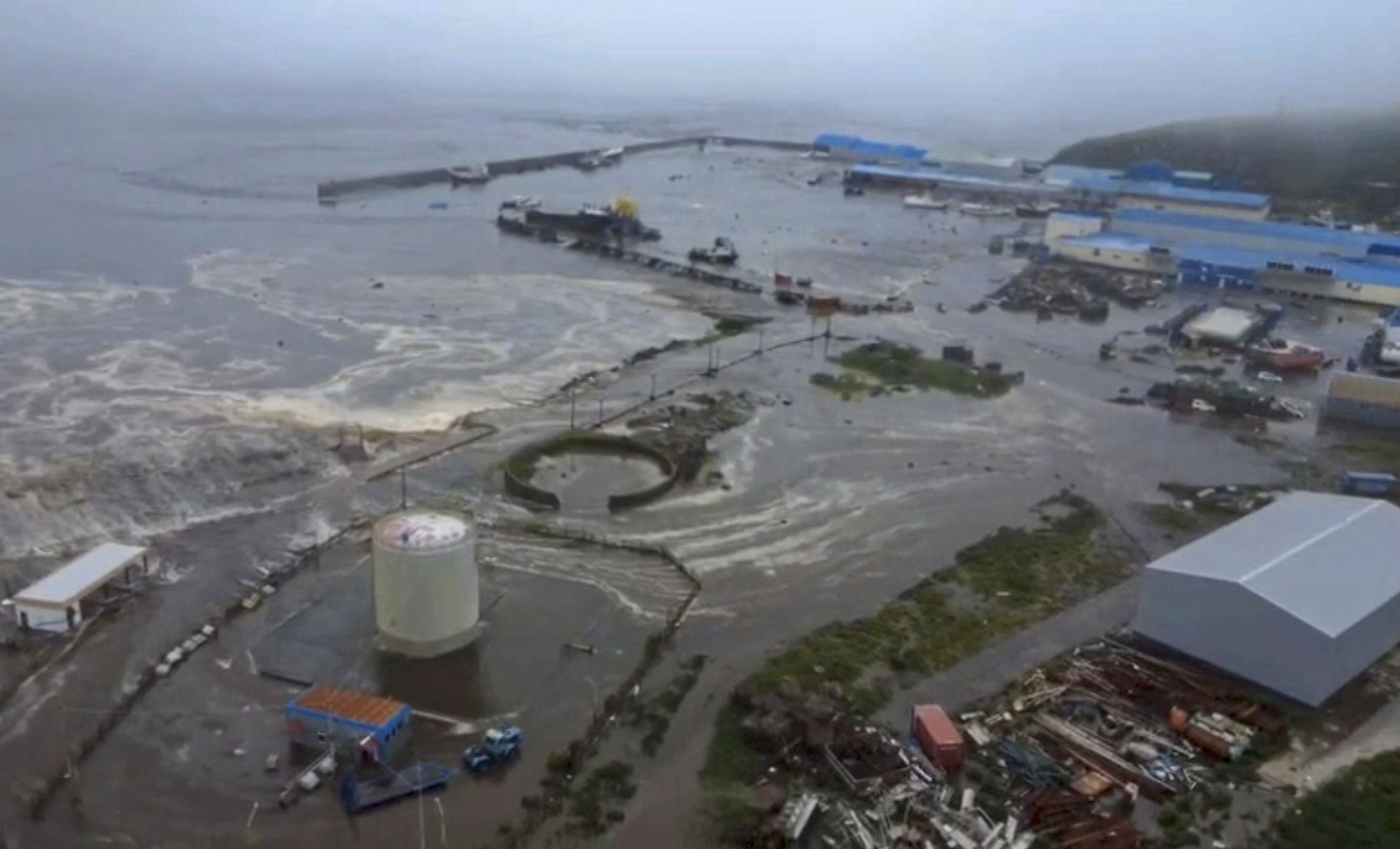 A still image taken from a handout video provided by the Geophysical Center of the Russian Academy of Sciences shows a flooded area in Severo-Kurilsk, Sakhalin Region, Russia, 30 July 2025. Authorities in Russia's Sakhalin region have declared a state of emergency, after a 8.8 magnitude earthquake struck off Russia's Kamchatka Peninsula on 30 July, triggering tsunami warnings and evacuation orders. EPA/GEOPHYSICAL SURVEY OF THE RUSSIAN ACADEMY OF SCIENCES HANDOUT HANDOUT EDITORIAL USE ONLY/NO SALES Dostawca: PAP/EPA.