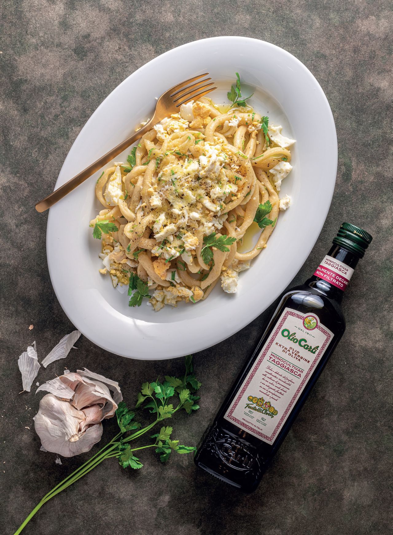 Makaron umbricelli al rancetto z pomidorami, pancettą, serem pecorino