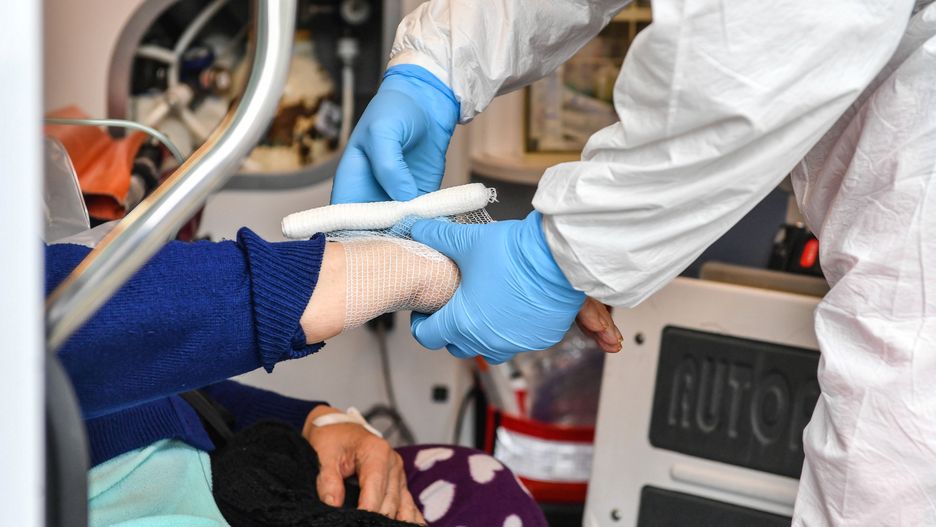 Czerwona strefa w całej Polsce. Bartosz Arłukowicz komentuje sytuację epidemiczną