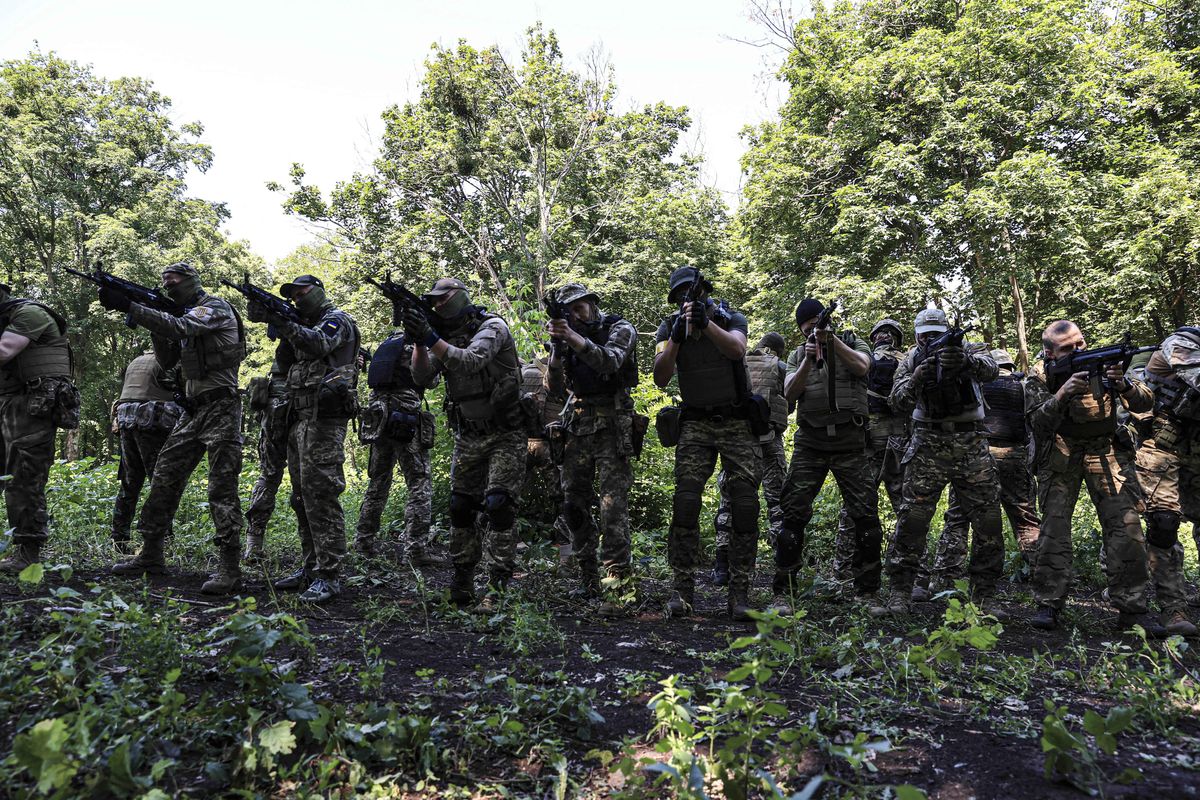 Według wojskowych ekspertów przed ukraińskim wojskiem jeszcze dużo trudnych tygodni. Dostawy broni z zachodnich krajów będą nadal potrzebne 