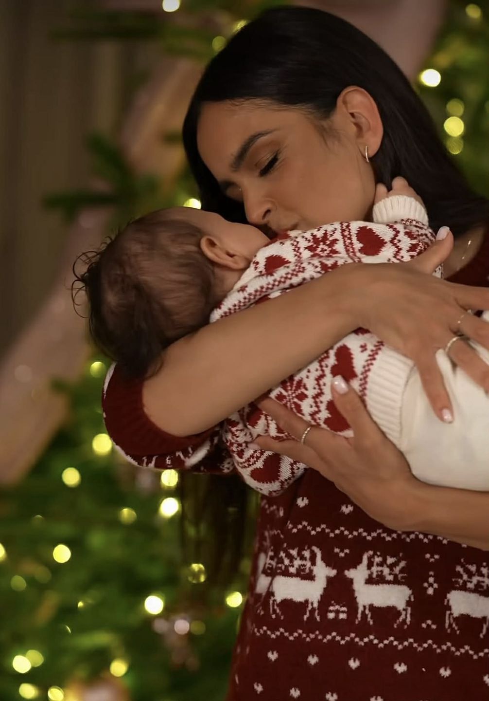 Klaudia El Dursi z córeczką ze świątecznymi życzeniami