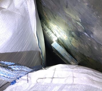 Tysiące paczek papierosów ukrytych między workami z pelletem. Przemyt udaremniony w Terespolu