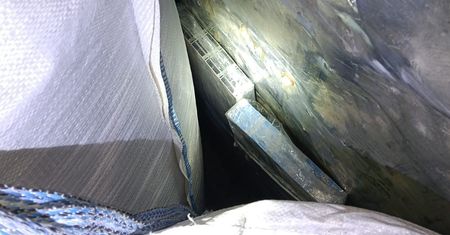 Tysiące paczek papierosów ukrytych między workami z pelletem. Przemyt udaremniony w Terespolu