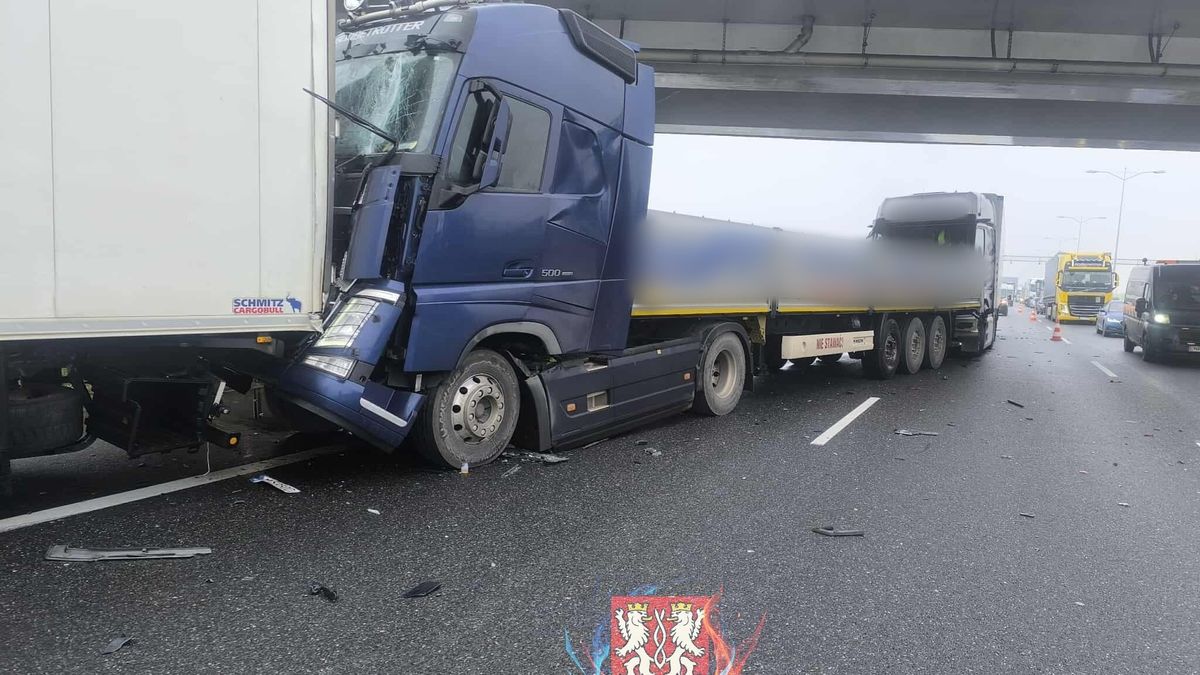 Zderzenie czterech ciężarówek na AOW