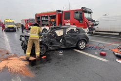 Auto wjechało w autokar. Dramatyczny wypadek pod Oleśnicą